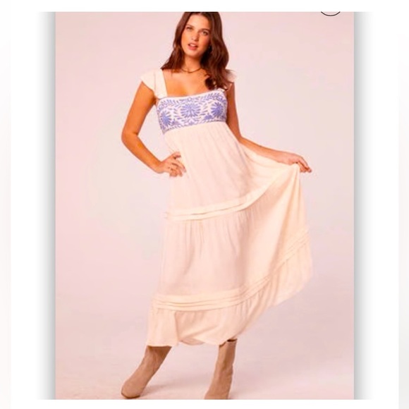 Band of Gypsies Dresses & Skirts - NWT | BAND OF THE FREE NAVYA DRESS | Size Large | Blue & Cream Tiered Midi Dress